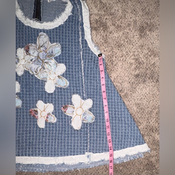 POL Denim Top with Double Gauze Flower Patches in Denim Multi Colored Size M - Picture 8 of 16